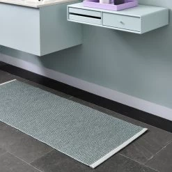 Pappelina - Mono Tapijt (60 Cm) 25 Pappelina - Mono Tapijt (60 Cm) -Meubilair Verkoopwinkel Pappelina Mono Teppich Ambiente sage army 1