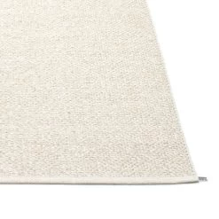 Pappelina - Svea Tapijt (70 Cm) -Meubilair Verkoopwinkel Pappelina Svea Teppich stone metallic grey detail frei 1