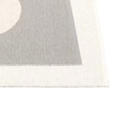 Pappelina - Vera Omkeerbaar Vloerkleed (70 Cm) 11 Pappelina - Vera Omkeerbaar Vloerkleed (70 Cm) -Meubilair Verkoopwinkel Pappelina Vera Small One Teppich detail warmgrey vanilla frei