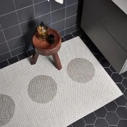 Pappelina - Vera Omkeerbaar Tapijt 2. 0 (Bio Edition) 14 Pappelina - Vera Omkeerbaar Tapijt 2. 0 (Bio Edition) -Meubilair Verkoopwinkel Pappelina Vera Teppich metallic Situation 2 1