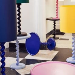 Pols Potten - Twister Bijzettafel 11 Pols Potten - Twister Bijzettafel -Meubilair Verkoopwinkel Pols Potten Twister Beistelltisch tiefes blau Situation