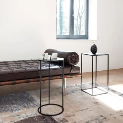 Schönbuch - Rack Paraplubak & Bijzettafel -Meubilair Verkoopwinkel Schoenbuch Rack Beistelltisch schwarz rund quadratisch Ambiente