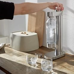 Stelton - Brus Waterbubbelfles, Roestvrij Staal -Meubilair Verkoopwinkel Stelton Brus Wassersprudler stahl Situation 2