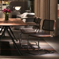 Thonet - S 32 Draagvleugel -Meubilair Verkoopwinkel Thonet S 32 N Stuhl Chrom Nussbaum geoelt Netzbespannung schwarz Situation