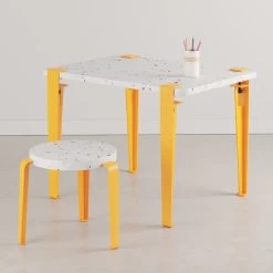 TipToe - Bureau Voor Kinderen Tutti Frutti -Meubilair Verkoopwinkel TipToe Kinderschreibtisch MINI LOU Kinderhocker Tutti recycled plastic sonnengelb 1