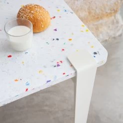 TipToe - Bureau Voor Kinderen Tutti Frutti -Meubilair Verkoopwinkel TipToe Kinderschreibtisch Tutti Frutti recycled plastic wolkenweiss Detail