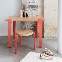 TipToe - Kinderbureau Hout -Meubilair Verkoopwinkel TipToe MINI LOU Kinderhocker Eiche flamingorosa Situation 3