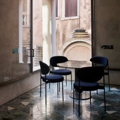 Verpan - Tafel430, Ø 120 Cm, Zwart -Meubilair Verkoopwinkel Verpan Stuhl 430 dunkelggrau detail Esstisch Ambient