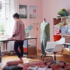 Vitra - Eames Plastic Armchair PACC -Meubilair Verkoopwinkel Vitra Eames Desk Unit EDU Ambiente 01