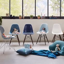 Vitra - Eames Fiberglass Kant Stoel Dsw 27 Vitra - Eames Fiberglass Kant Stoel Dsw -Meubilair Verkoopwinkel Vitra Eames Fiberglass Side Chair DSW gruppe plasitc Chair verschiedene Modelle Ammbiente