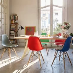 Vitra - Eames Kunststof Zijstoel DSW -Meubilair Verkoopwinkel Vitra Eames Side Chair DSW Stuhl versch Farben Esstisch Ambiente