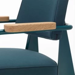 Vitra - Fauteuil Direction Leunstoel -Meubilair Verkoopwinkel Vitra Fauteuil Direction Armlehnstuhl Eiche natur tintenblau Detail