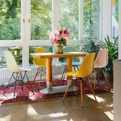 Vitra - Eames Kunststof Zijstoel DSW -Meubilair Verkoopwinkel Vitra Home Stories Winter 2020 Ambiente 14