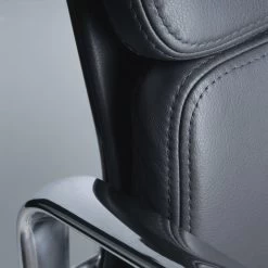 Vitra - Soft Pad Chair EA 217 -Meubilair Verkoopwinkel Vitra Soft Pad Chair EA 219 2017 detail Leder schwarz