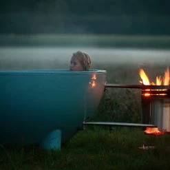 Weltevree - Dutchtub Origineel -Meubilair Verkoopwinkel Welteveree Dutchtub Original hellblau kind Wiese angeschnitten Ambiente