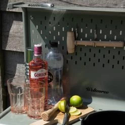 Weltevree - Waterworks Plank Voor Waterkraan, Cementgrijs (RAL 7033) -Meubilair Verkoopwinkel Weltevree Waterworks Ablagetisch fuer Wasserhahn zementgrau Situation 3