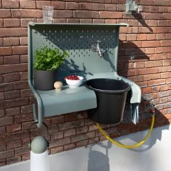 Weltevree - Waterworks Plank Voor Waterkraan, Cementgrijs (RAL 7033) -Meubilair Verkoopwinkel Weltevree Waterworks Ablagetisch fuer Wasserhahn zementgrau Situation 7