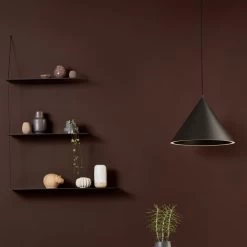 Woud - Wandplank Stedge -Meubilair Verkoopwinkel Woud Annular Pendelleuchte large schwarz Ambiente 1