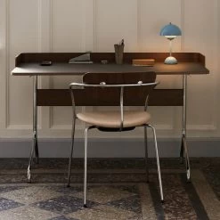 &Tradition & Tradition - Pavilion AV4 Fauteuil, Chroom / Notenhout / Ruskin Elk 05 7 &Tradition & Tradition - Pavilion AV4 Fauteuil, Chroom / Notenhout / Ruskin Elk 05 -Meubilair Verkoopwinkel andTradition Pavilion AV4 Armlehnstuhl Walnuss Ruskin Elk 05 Chrom Situation 1