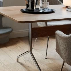 &Tradition & Tradition - Pavilion Dining Eettafel 9 &Tradition & Tradition - Pavilion Dining Eettafel -Meubilair Verkoopwinkel andTradition Pavilion Dining Esstisch Eiche klar lackiert Gestell chrom Situation 3