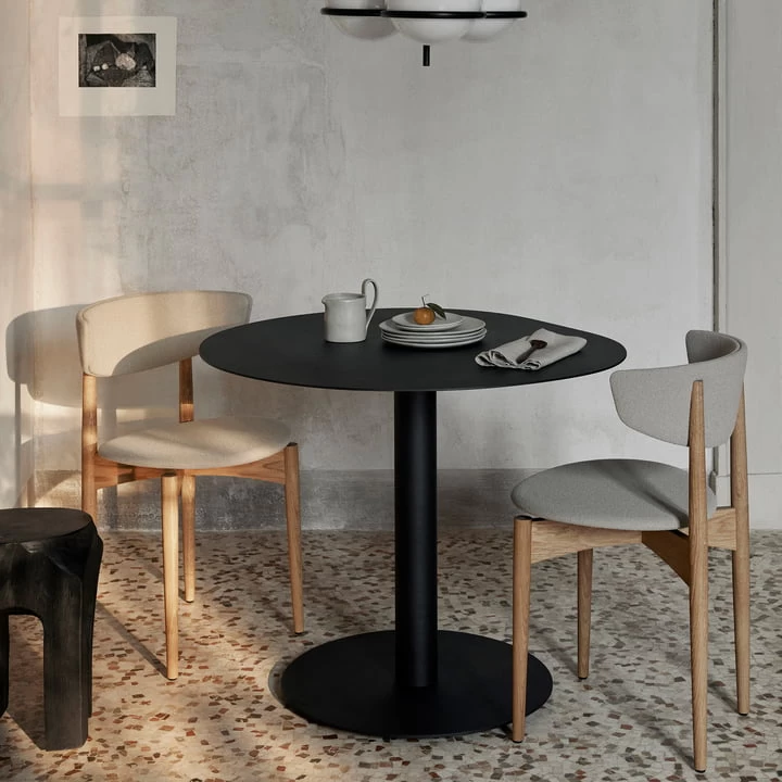 Ferm Living - Pond Dining Table, H 72 X Ø 88 Cm, Zwart 2 Ferm Living - Pond Dining Table, H 72 X Ø 88 Cm, Zwart - Afbeelding 2