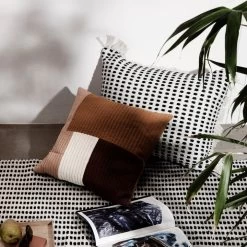 Ferm Living - Manier Buiten Tapijt, 140 X 200 Cm, Gebroken Wit / Blauw -Meubilair Verkoopwinkel ferm Living Shay Quilt Kissen 50 x 50 cm senf Situation