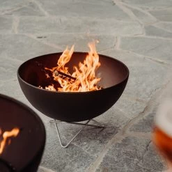 Höfats - Bowl Vuurschaal -Meubilair Verkoopwinkel hoefats Bowl Feuerschale mit Drahtfuss Situation 1
