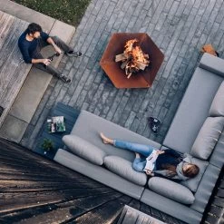 Höfats - Triple Vuurschaal -Meubilair Verkoopwinkel hoefats Triple Grill Freuerschale mit Holz mit Patina rost vogel Ambiente