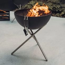 Höfats - Bowl 70 Vuurschaal 9 Höfats - Bowl 70 Vuurschaal -Meubilair Verkoopwinkel hofats Bowl 70 Feuerschale mit Dreibein Situation 1