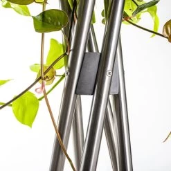 Urbanature - Hoge Tuin, Roestvrijstalen / Urbanature Plantenbak 15 Urbanature - Hoge Tuin, Roestvrijstalen / Urbanature Plantenbak -Meubilair Verkoopwinkel urbanature hochgarten Edelstahl betongrauer Uebertopf Detail